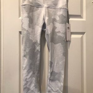 ALO Yoga Capri leggings